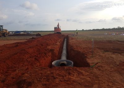 20171206_061939 SDWK C06-2017 Stage 1 Taxiway C Placement of culvert pipes